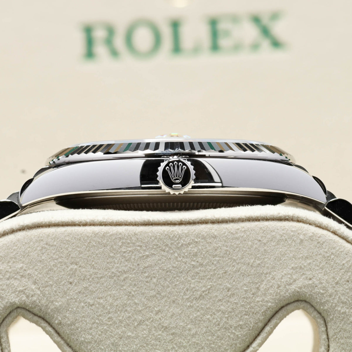 Rolex Datejust 2026 Complete 41mm Oystersteel White Dial 18k White Gold Fluted Bezel Jubilee Bracelet 126334