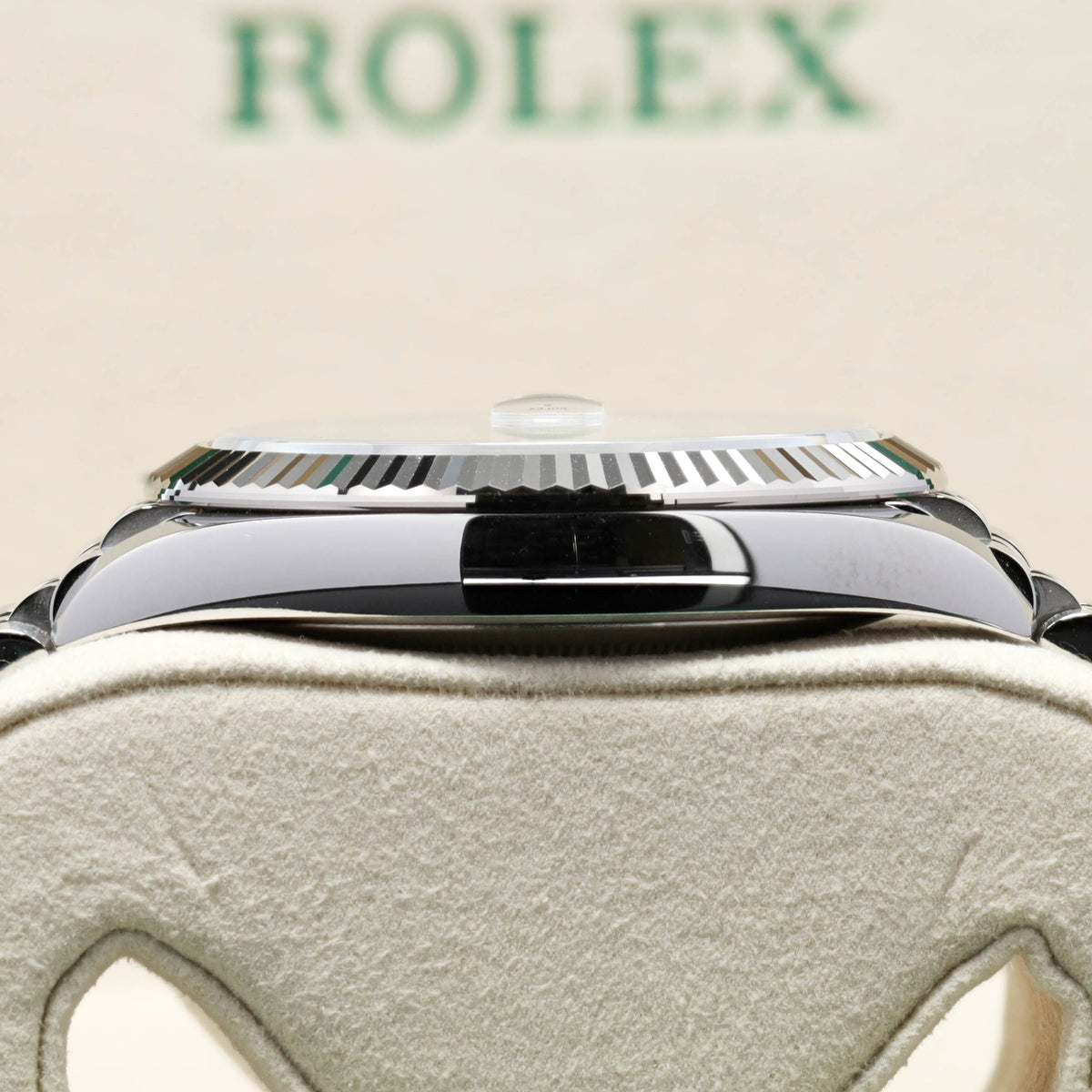 Rolex Datejust 2026 Complete 41mm Oystersteel White Dial 18k White Gold Fluted Bezel Jubilee Bracelet 126334