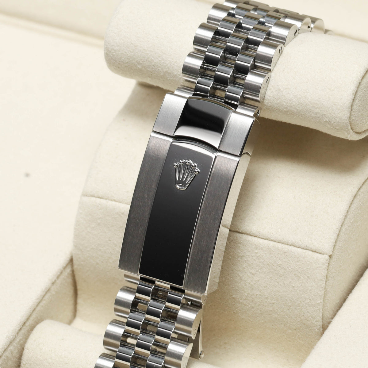 Rolex Datejust 2026 Complete 41mm Oystersteel White Dial 18k White Gold Fluted Bezel Jubilee Bracelet 126334