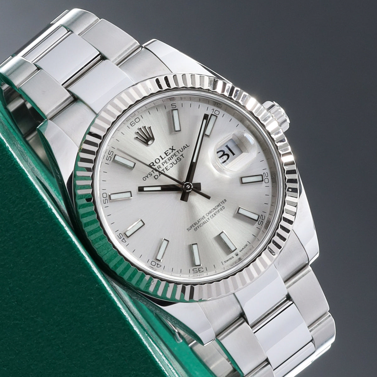 Rolex Datejust Complete 41mm Oystersteel Silver Sunburst Dial 18k White Gold Fluted Bezel Oyster Bracelet 126334