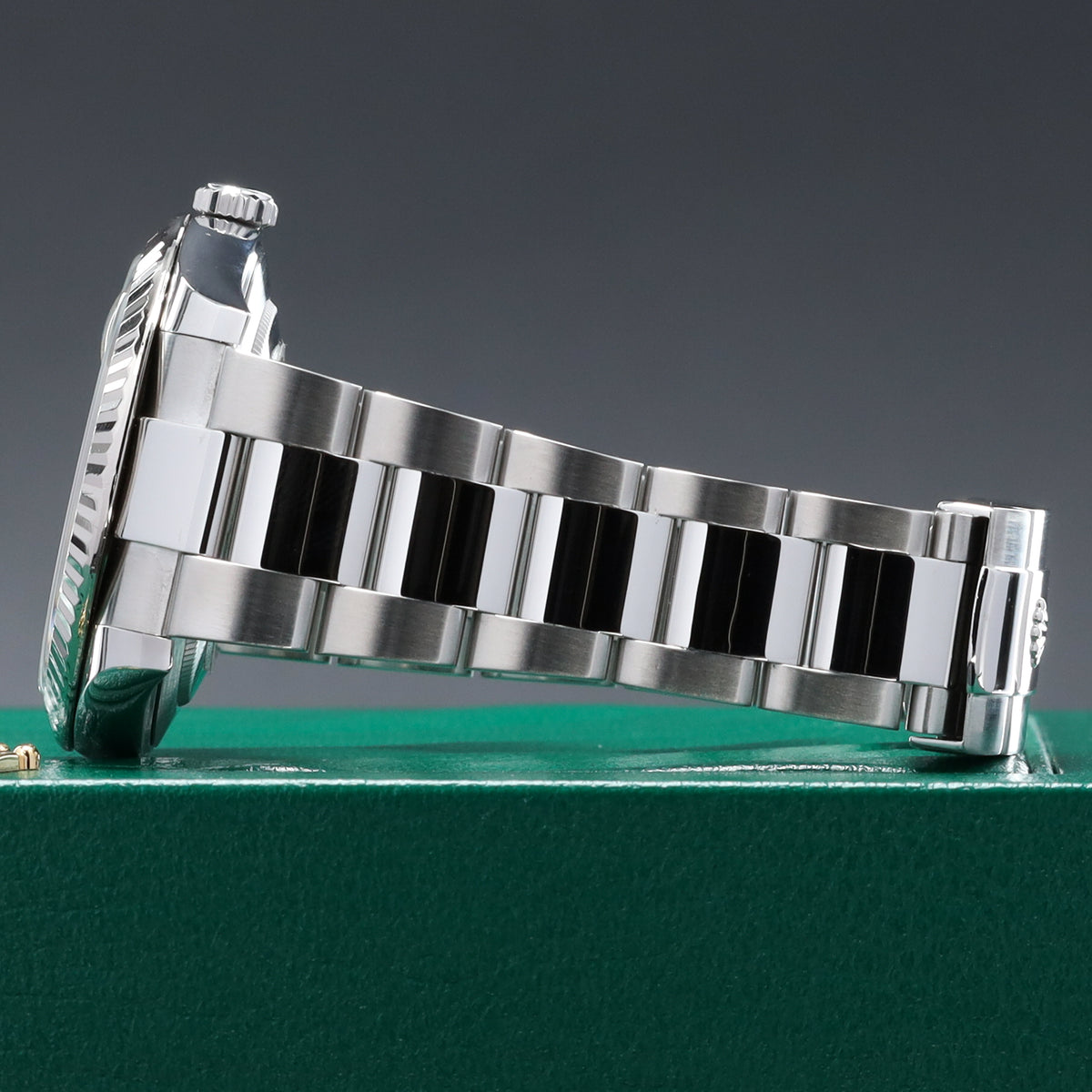 Rolex Datejust Complete 41mm Oystersteel Silver Sunburst Dial 18k White Gold Fluted Bezel Oyster Bracelet 126334