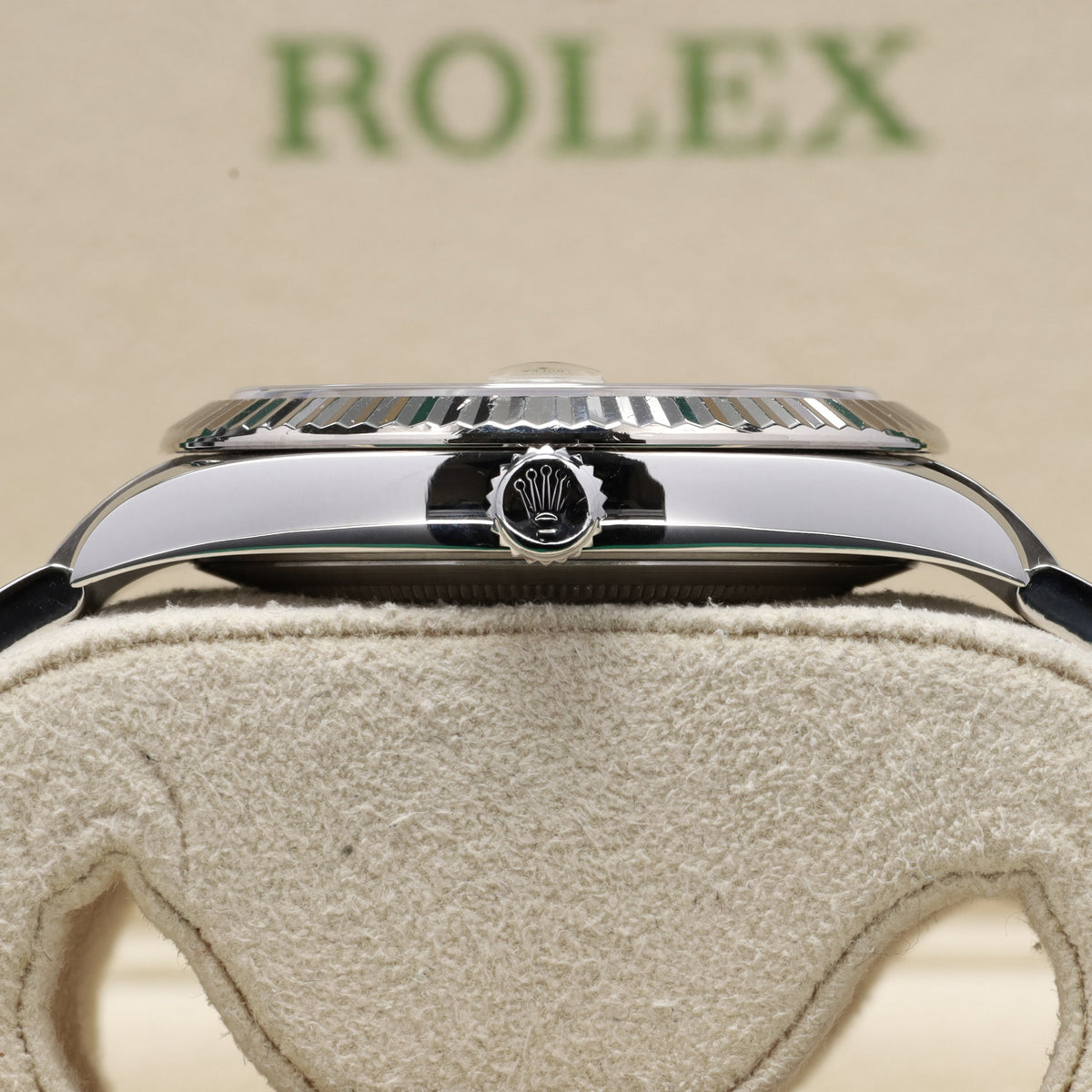 Rolex Datejust Complete 41mm Oystersteel Silver Sunburst Dial 18k White Gold Fluted Bezel Oyster Bracelet 126334