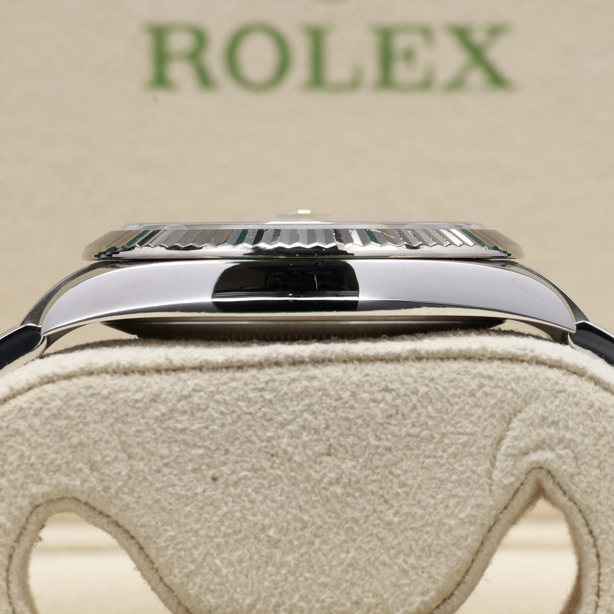 Rolex Datejust Complete 41mm Oystersteel Silver Sunburst Dial 18k White Gold Fluted Bezel Oyster Bracelet 126334