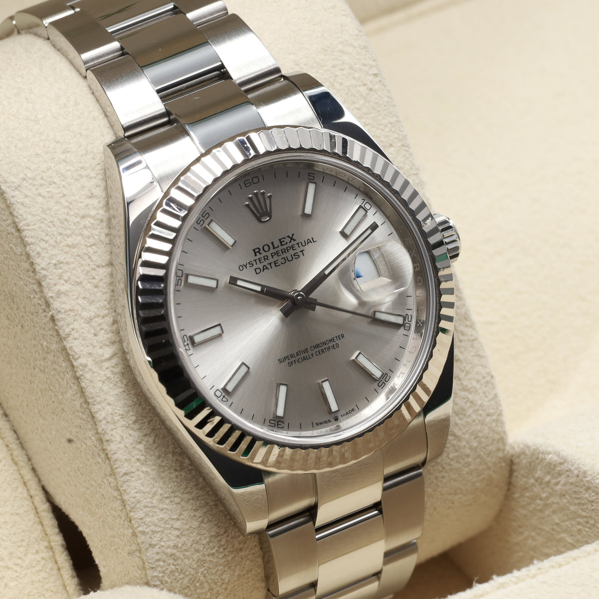 Rolex Datejust Complete 41mm Oystersteel Silver Sunburst Dial 18k White Gold Fluted Bezel Oyster Bracelet 126334