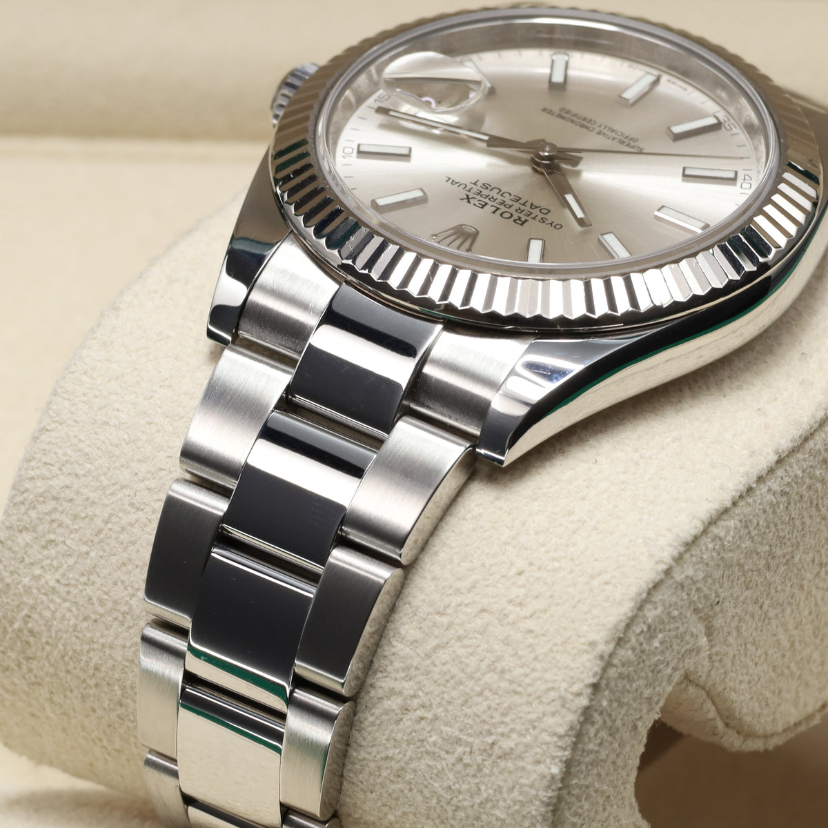 Rolex Datejust Complete 41mm Oystersteel Silver Sunburst Dial 18k White Gold Fluted Bezel Oyster Bracelet 126334
