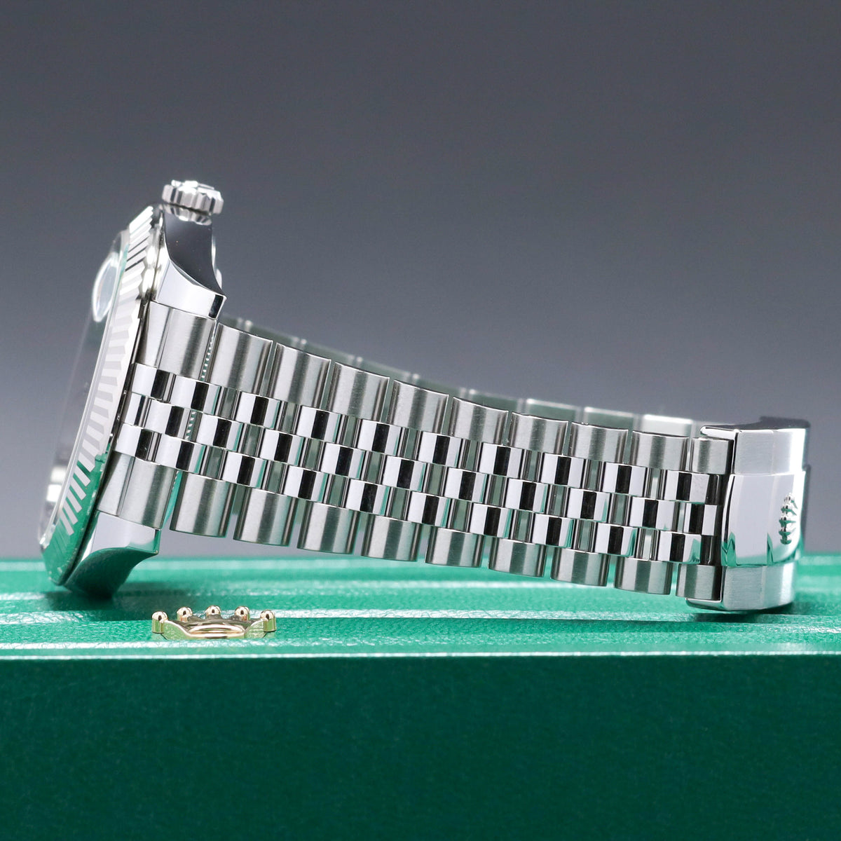 Rolex Datejust 2026 Complete 41mm Oystersteel Azzurro Blue Roman Dial 18k White Gold Fluted Bezel Jubilee Bracelet 126334