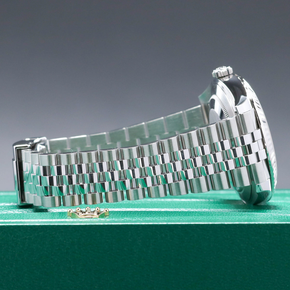 Rolex Datejust 2026 Complete 41mm Oystersteel Azzurro Blue Roman Dial 18k White Gold Fluted Bezel Jubilee Bracelet 126334