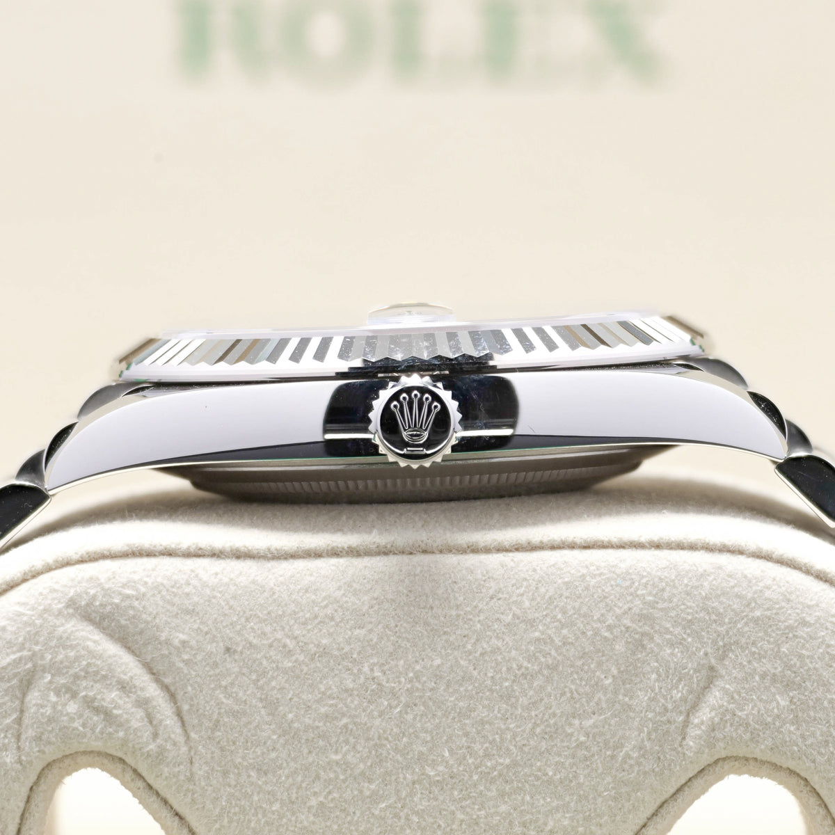 Rolex Datejust 2026 Complete 41mm Oystersteel Azzurro Blue Roman Dial 18k White Gold Fluted Bezel Jubilee Bracelet 126334