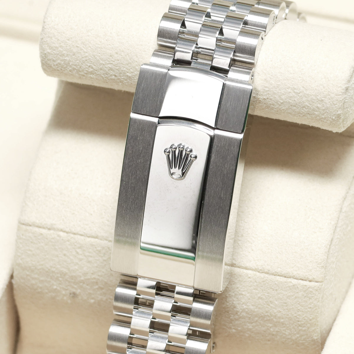 Rolex Datejust 2026 Complete 41mm Oystersteel Azzurro Blue Roman Dial 18k White Gold Fluted Bezel Jubilee Bracelet 126334