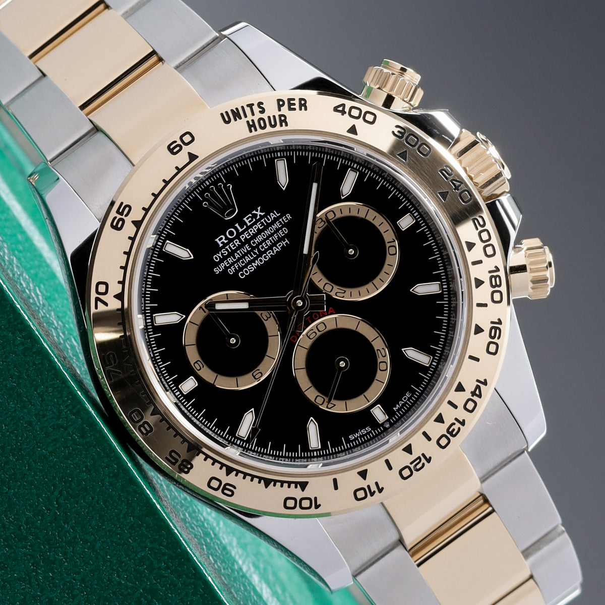 Rolex Daytona 2025 Complete 40mm Oystersteel 18k Yellow Gold Black Dial Yellow Gold Tachymeter Bezel Oyster Bracelet 126503