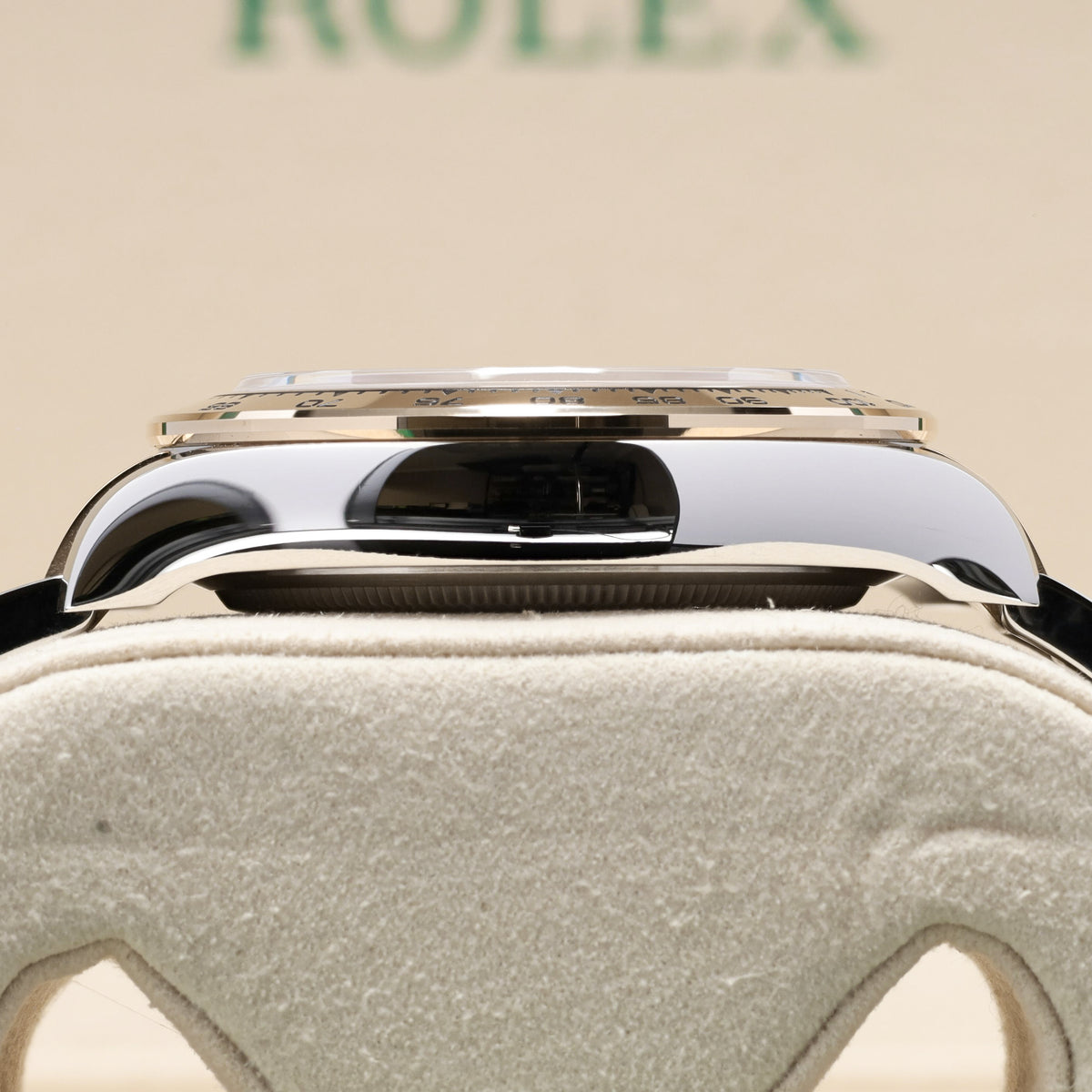 Rolex Daytona 2025 Complete 40mm Oystersteel 18k Yellow Gold Black Dial Yellow Gold Tachymeter Bezel Oyster Bracelet 126503