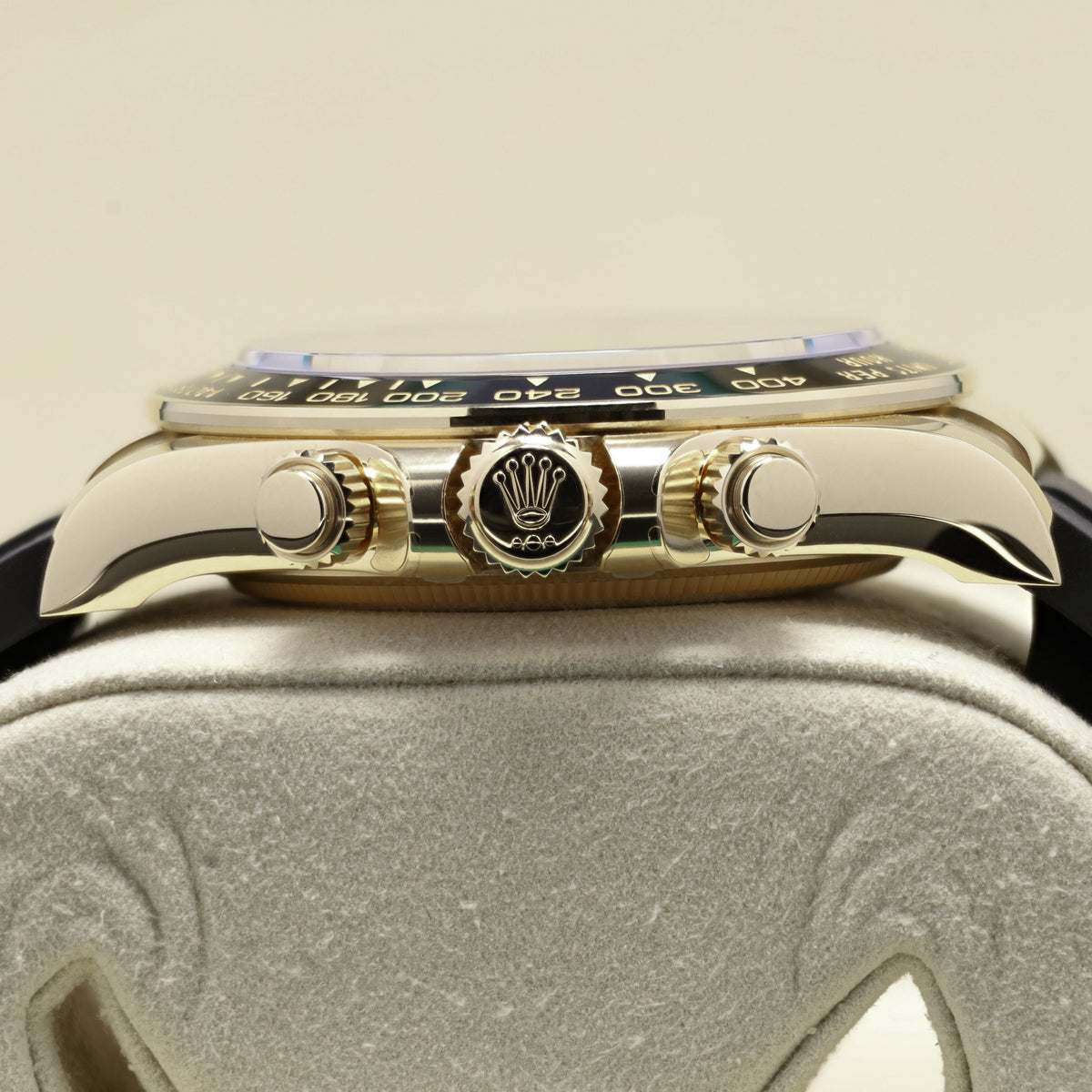 Rolex Daytona 2026 Complete 40mm 18k Yellow Gold Black with Yellow Gold Sub-Dials Black Cerachrom Ceramic Bezel Oysterflex Rubber Bracelet 126518LN