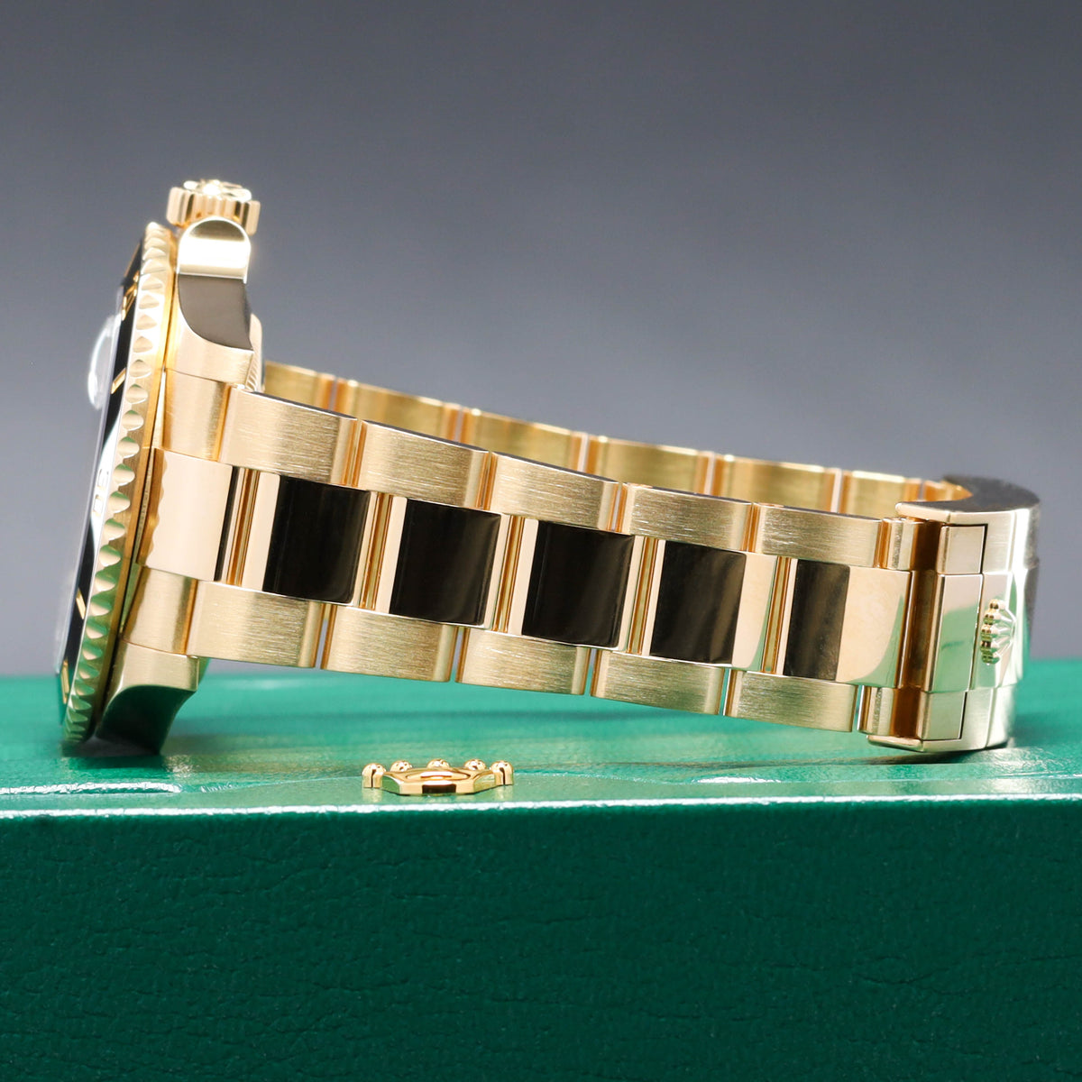 Rolex Submariner 2023 Complete 41mm 18k Yellow Gold Black Dial Black Cerachrom Ceramic Bezel 18k Yellow Gold Oyster Bracelet 126618LN