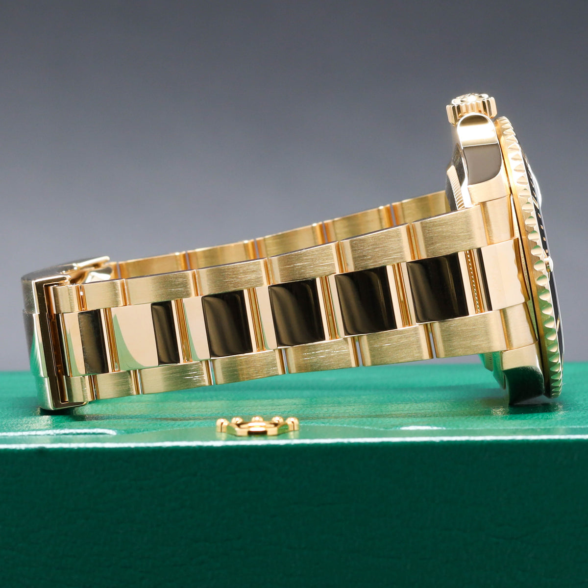 Rolex Submariner 2023 Complete 41mm 18k Yellow Gold Black Dial Black Cerachrom Ceramic Bezel 18k Yellow Gold Oyster Bracelet 126618LN