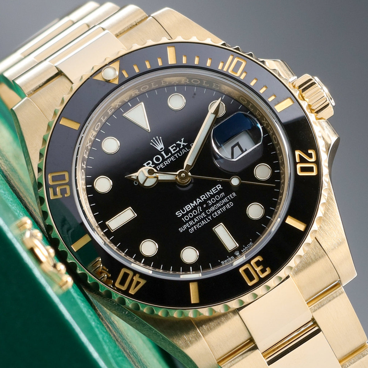 Rolex Submariner Date 41mm 18k Yellow Gold Black Dial Unidirectional Rotatable Bezel 18k Yellow Gold Oyster Bracelet 126618LN
