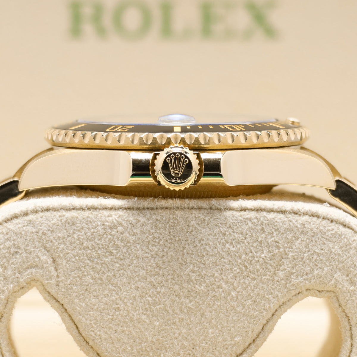 Rolex Submariner Date 41mm 18k Yellow Gold Black Dial Unidirectional Rotatable Bezel 18k Yellow Gold Oyster Bracelet 126618LN