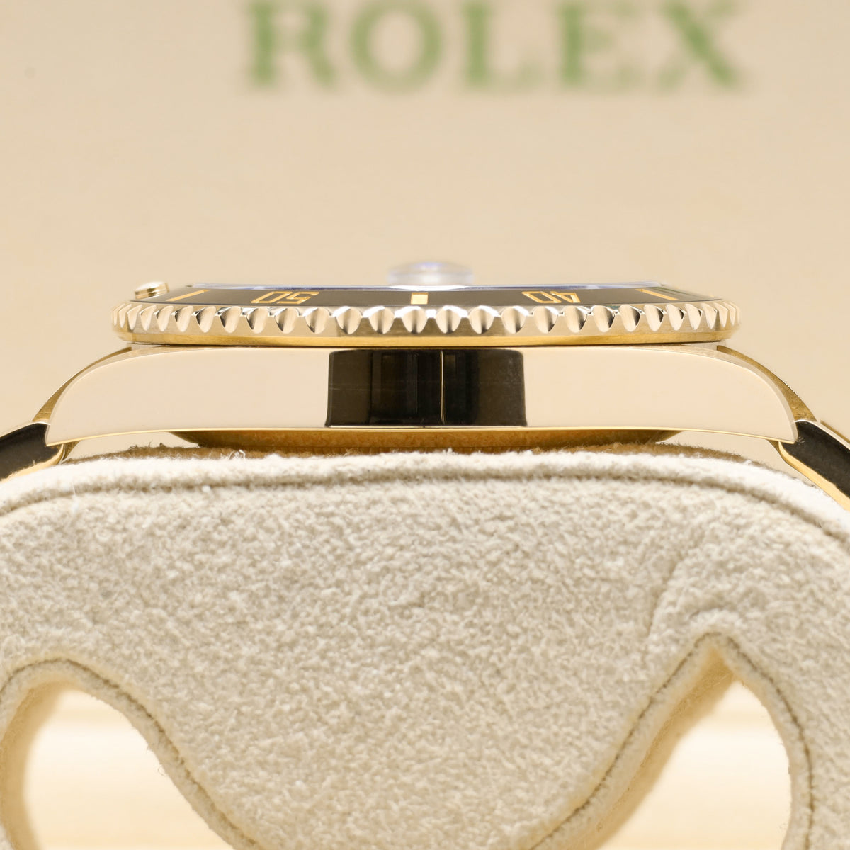 Rolex Submariner Date 41mm 18k Yellow Gold Black Dial Unidirectional Rotatable Bezel 18k Yellow Gold Oyster Bracelet 126618LN