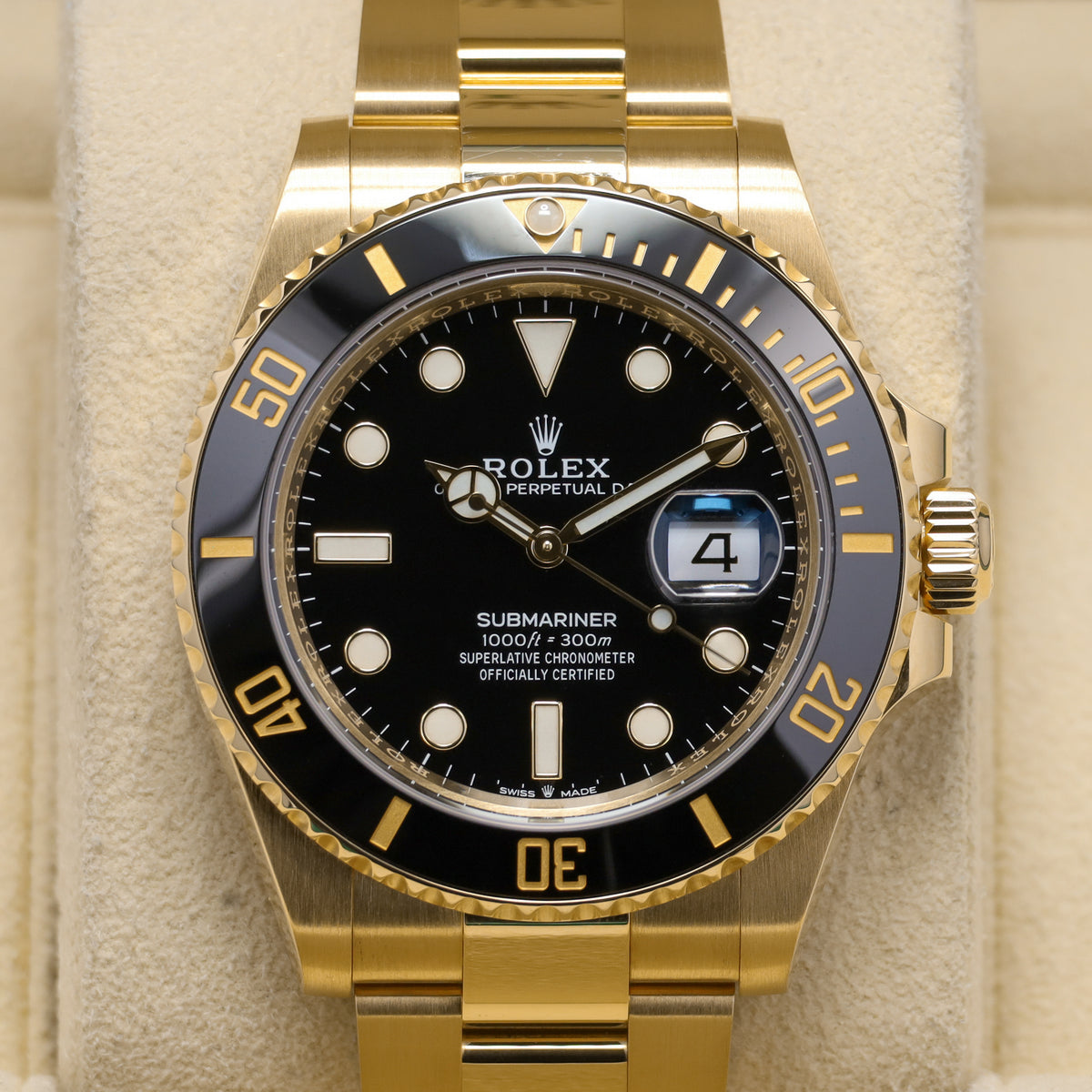 Rolex Submariner Date 41mm 18k Yellow Gold Black Dial Unidirectional Rotatable Bezel 18k Yellow Gold Oyster Bracelet 126618LN