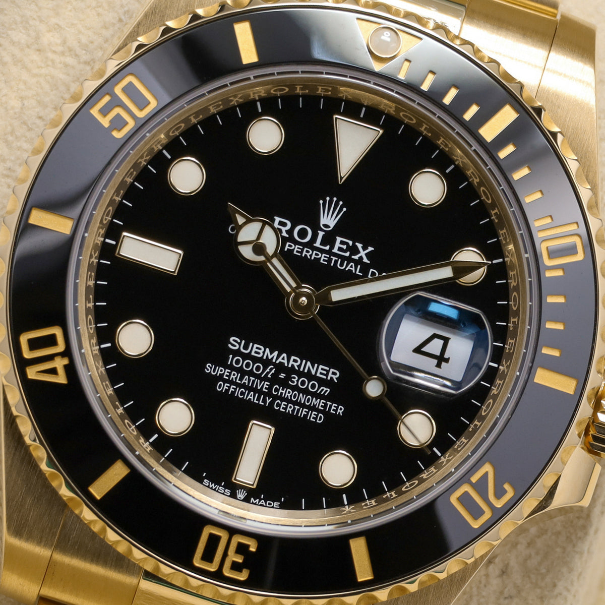 Rolex Submariner Date 41mm 18k Yellow Gold Black Dial Unidirectional Rotatable Bezel 18k Yellow Gold Oyster Bracelet 126618LN