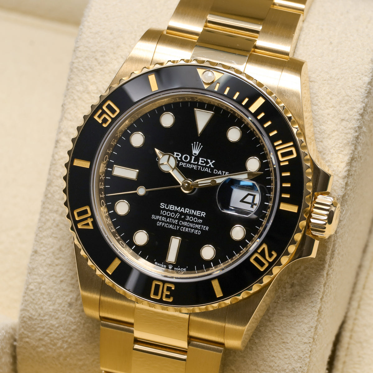 Rolex Submariner Date 41mm 18k Yellow Gold Black Dial Unidirectional Rotatable Bezel 18k Yellow Gold Oyster Bracelet 126618LN
