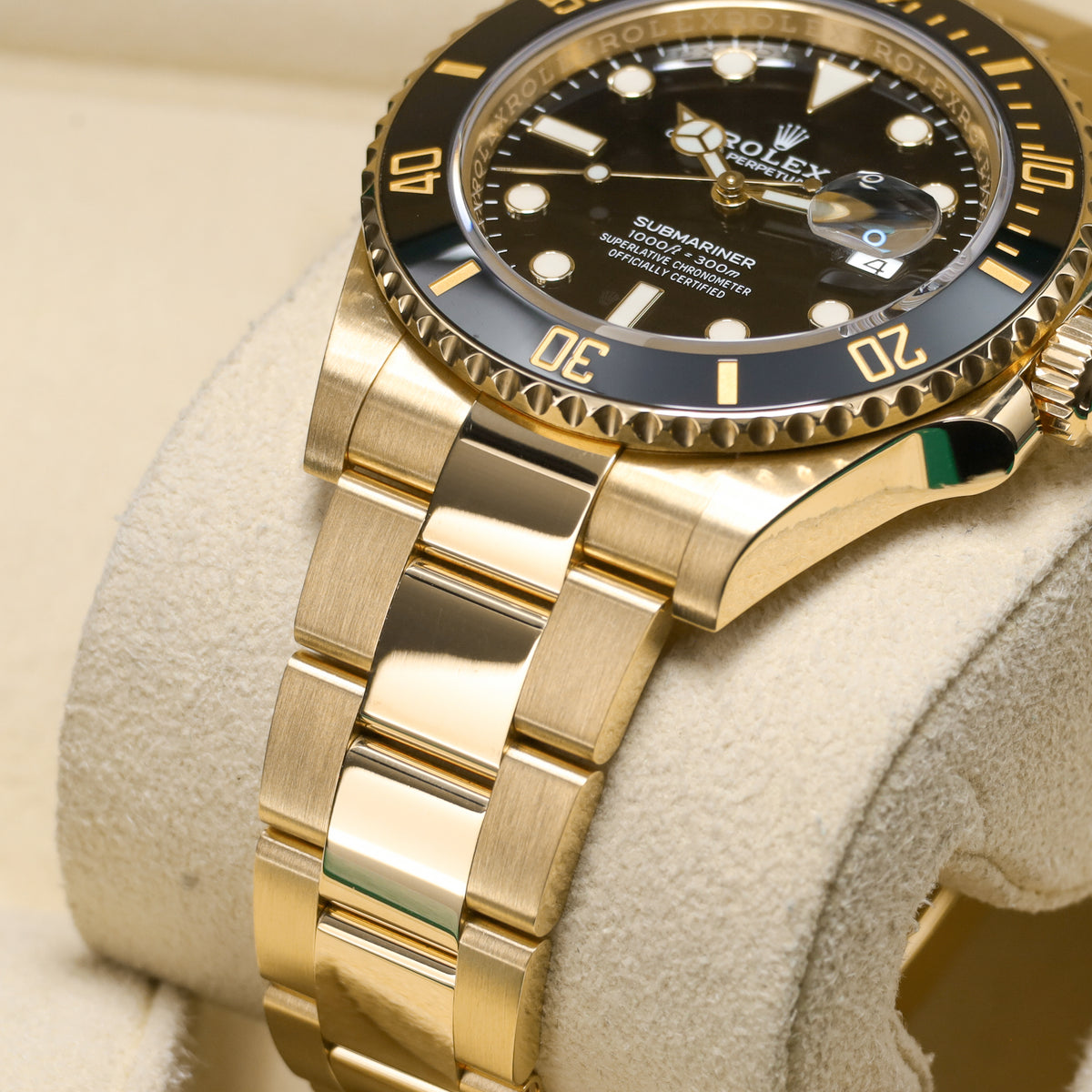 Rolex Submariner Date 41mm 18k Yellow Gold Black Dial Unidirectional Rotatable Bezel 18k Yellow Gold Oyster Bracelet 126618LN