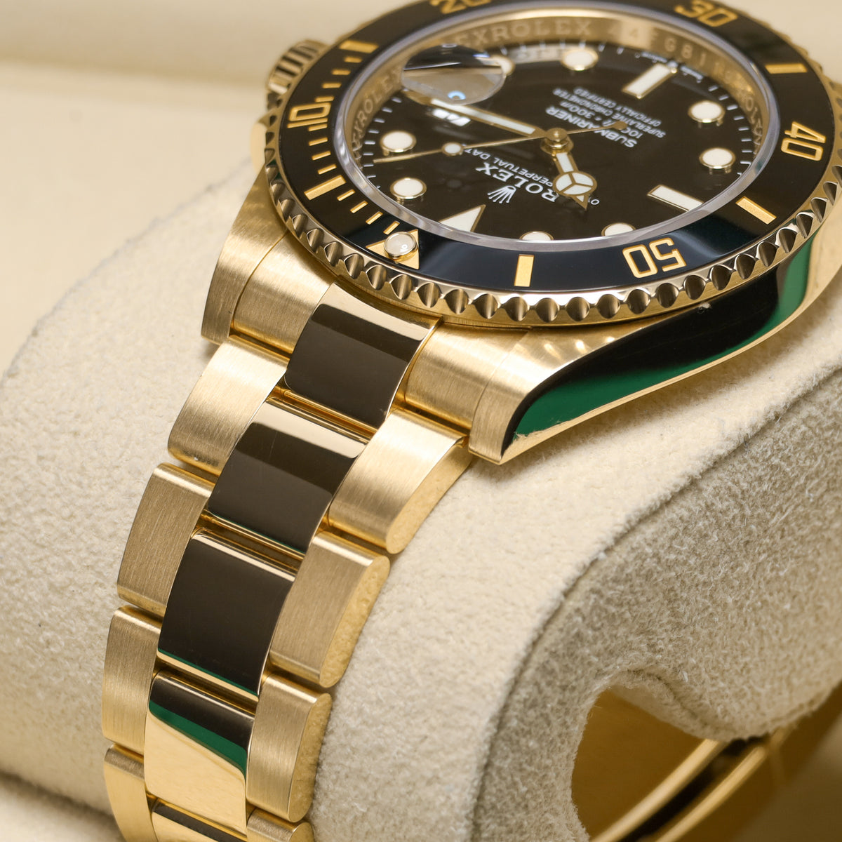 Rolex Submariner Date 41mm 18k Yellow Gold Black Dial Unidirectional Rotatable Bezel 18k Yellow Gold Oyster Bracelet 126618LN