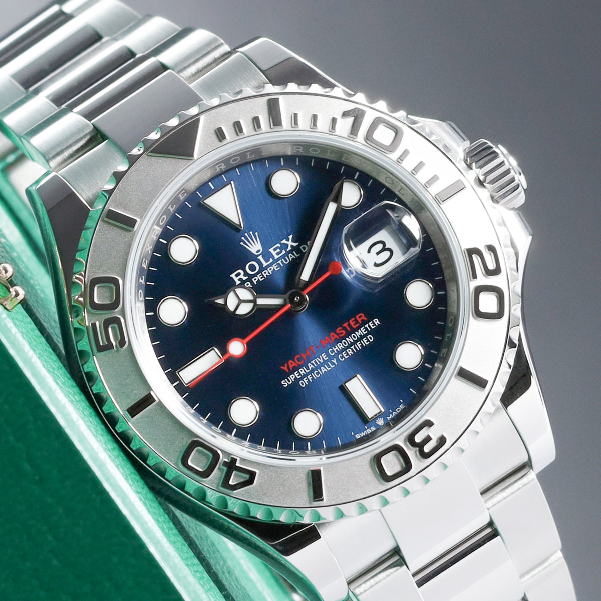Rolex Yacht Master 2025 Complete 40mm Oystersteel Blue Sunburst Solid Platinum Bidirectional Rotating Bezel Oyster Bracelet 126622