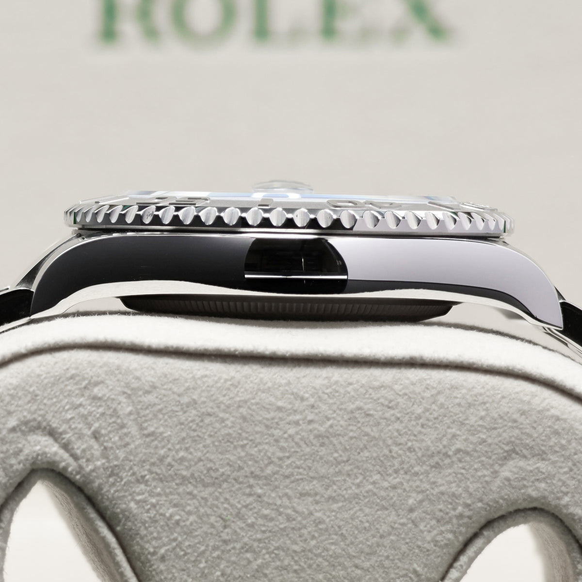 Rolex Yacht Master 2025 Complete 40mm Oystersteel Blue Sunburst Solid Platinum Bidirectional Rotating Bezel Oyster Bracelet 126622