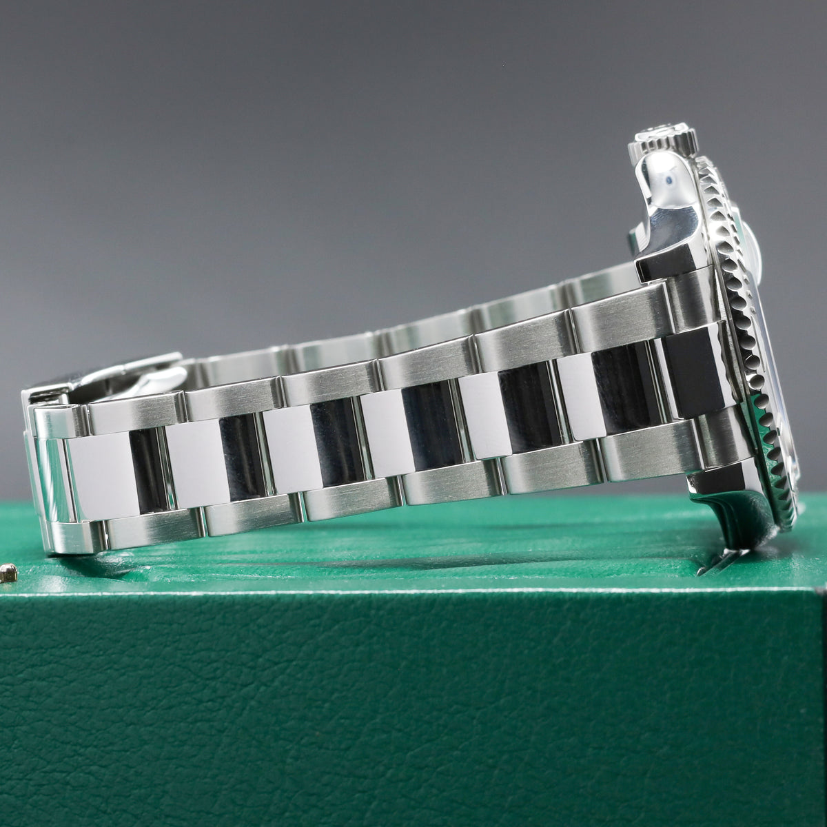 Rolex Yacht Master II 2020 Complete 40mm Oystersteel and Platinum Slate / Rhodium with Blue Accents Dial Solid Platinum Bidirectional Rotating Bezel Oyster Bracelet with Oysterlock Clasp and Easylink Extension 126622