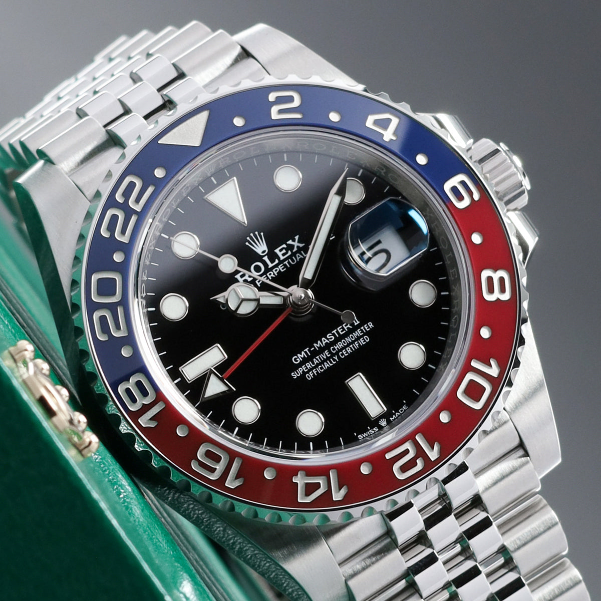 Rolex GMT Master II Pepsi 2022 Complete 40mm Oystersteel Black Dial Red and Blue Cerachrom Ceramic Bezel Jubilee Bracelet 126710BLRO