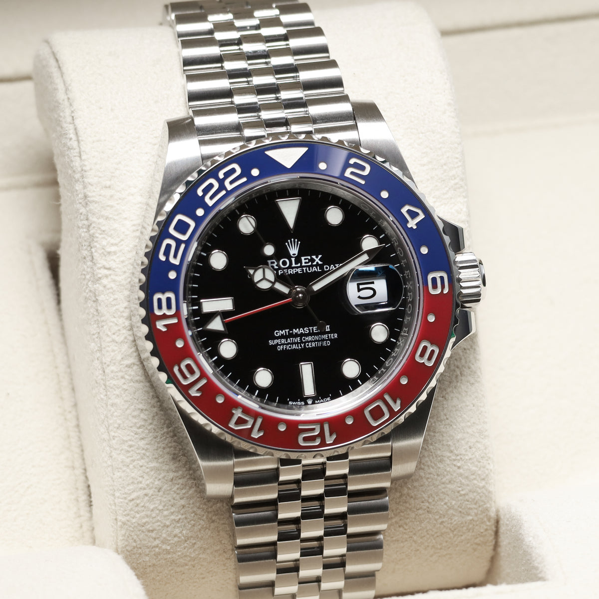 Rolex GMT Master II Pepsi 2022 Complete 40mm Oystersteel Black Dial Red and Blue Cerachrom Ceramic Bezel Jubilee Bracelet 126710BLRO
