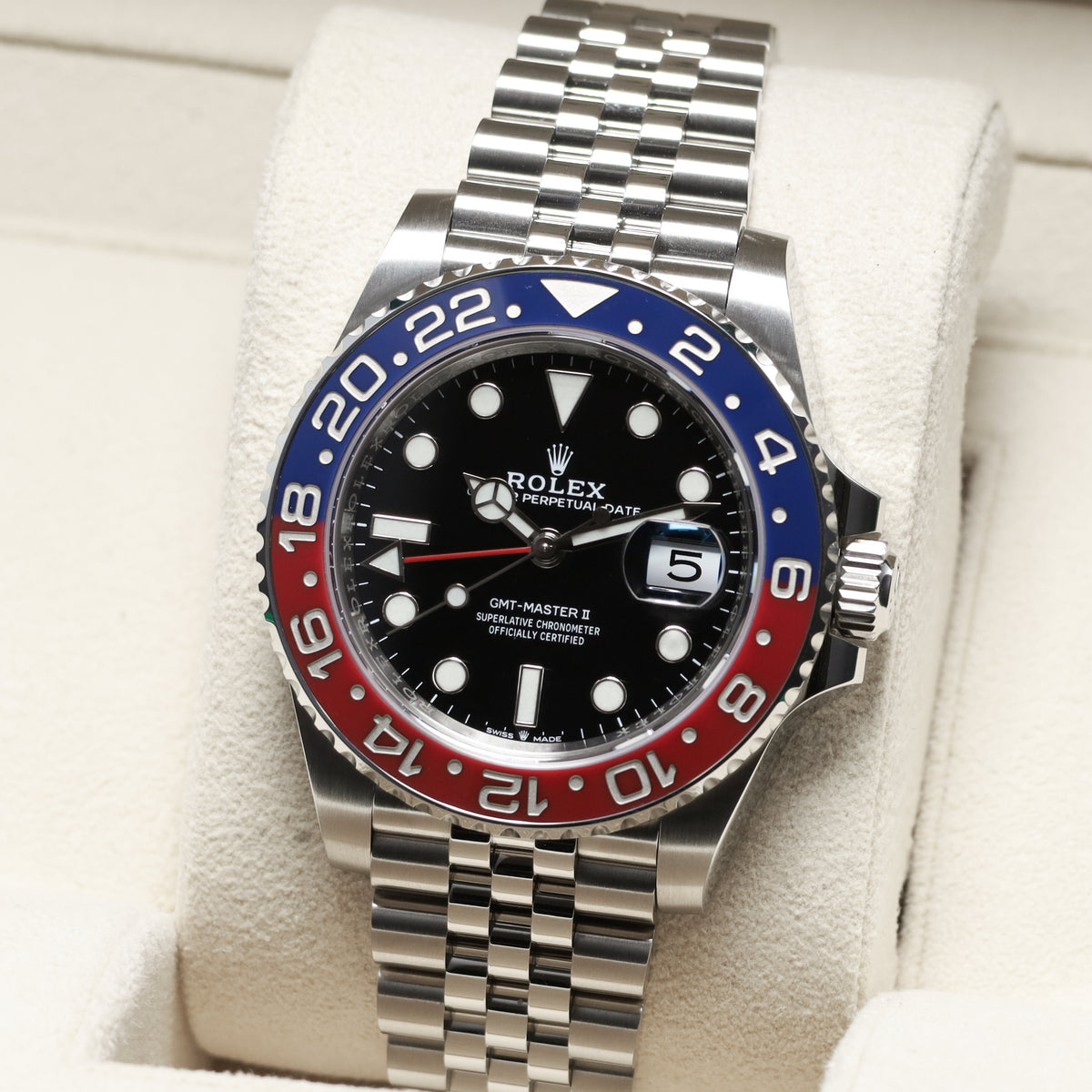 Rolex GMT Master II Pepsi 2022 Complete 40mm Oystersteel Black Dial Red and Blue Cerachrom Ceramic Bezel Jubilee Bracelet 126710BLRO