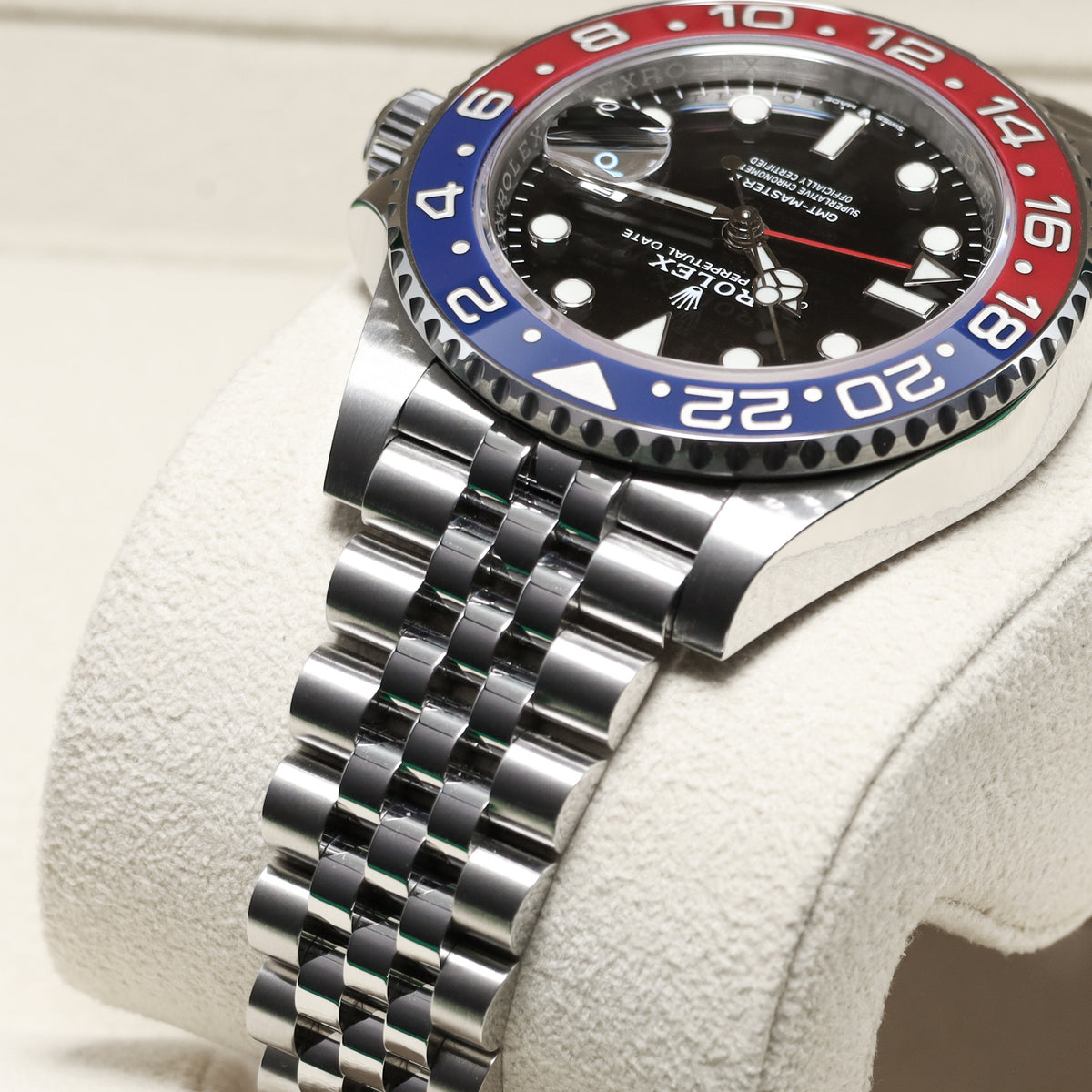 Rolex GMT Master II Pepsi 2022 Complete 40mm Oystersteel Black Dial Red and Blue Cerachrom Ceramic Bezel Jubilee Bracelet 126710BLRO