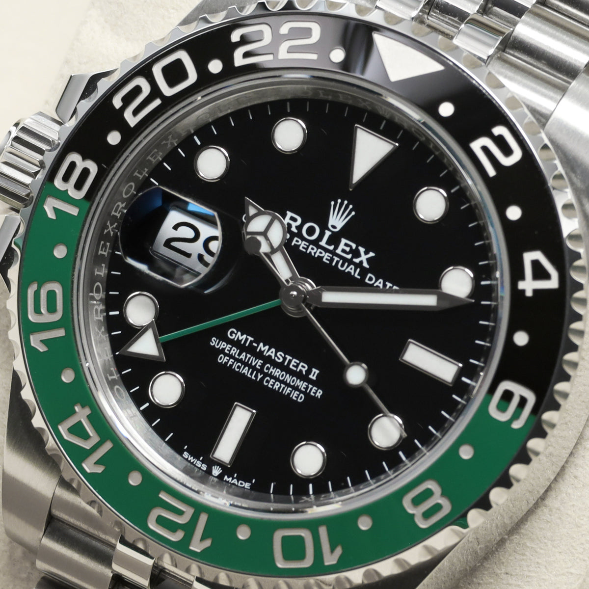 Rolex GMT MASTER II 2026 Complete 40mm Oystersteel (Stainless Steel) Black Dial  Bidirectional Rotating Green and Black Cerachrom Ceramic Bezel  Oystersteel Bracelet with Oysterlock Safety Clasp 126720VTNR