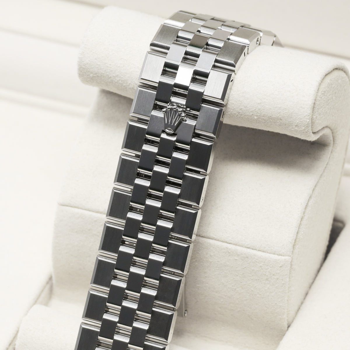 Rolex Land Dweller 2026 Complete 40mm Oystersteel and 18k White Gold Intense White Honeycomb Motif Dial 18k White Gold Fluted Bezel Oystersteel Flat Jubilee Bracelet with Concealed Crownclasp 127334