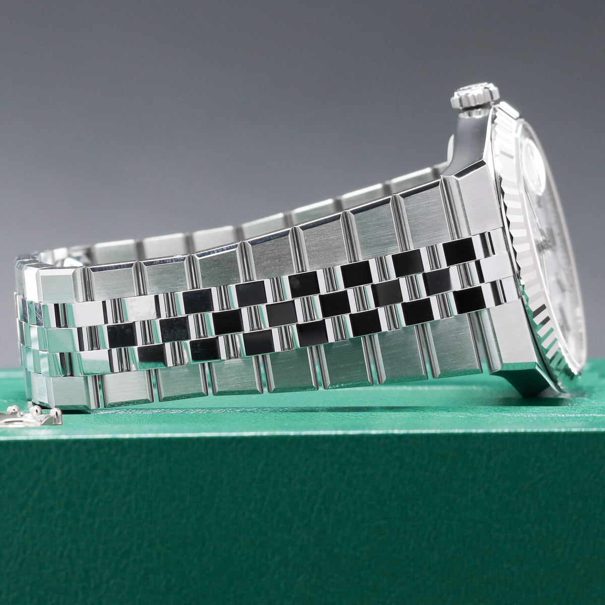 Rolex Land Dweller 2026 Complete 40mm Oystersteel and 18k White Gold Intense White Honeycomb Motif Dial 18k White Gold Fluted Bezel Oystersteel Flat Jubilee Bracelet with Concealed Crownclasp 127334