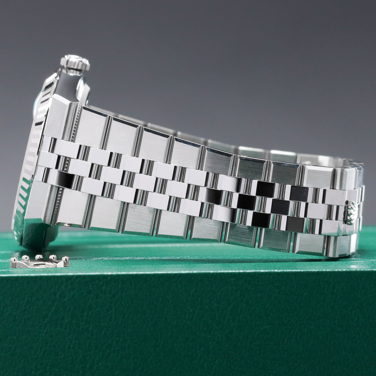 Rolex Land Dweller 2026 Complete 40mm Oystersteel and 18k White Gold Intense White Honeycomb Motif Dial 18k White Gold Fluted Bezel Oystersteel Flat Jubilee Bracelet with Concealed Crownclasp 127334