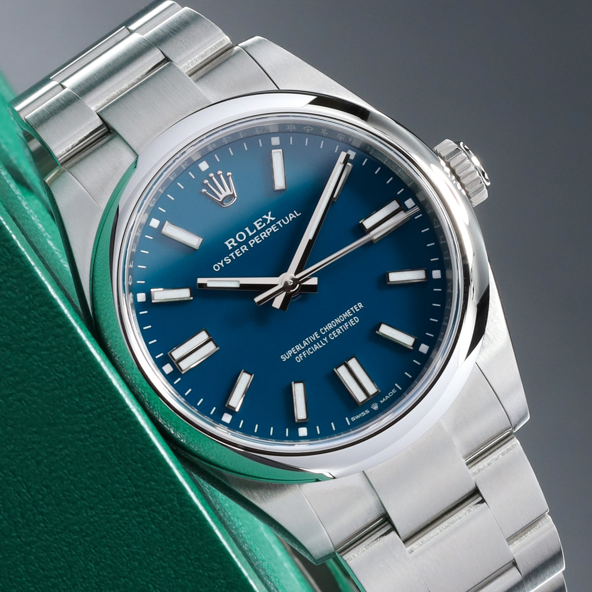 Rolex Oyster Perpetual 2026 Complete 41mm Oystersteeel Med Blue Dial Smooth Domed Bezel Oyster Bracelet 134300