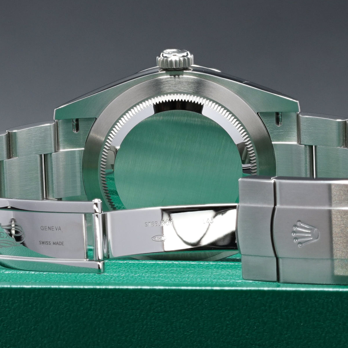 Rolex Oyster Perpetual 2026 Complete 41mm Oystersteeel Med Blue Dial Smooth Domed Bezel Oyster Bracelet 134300