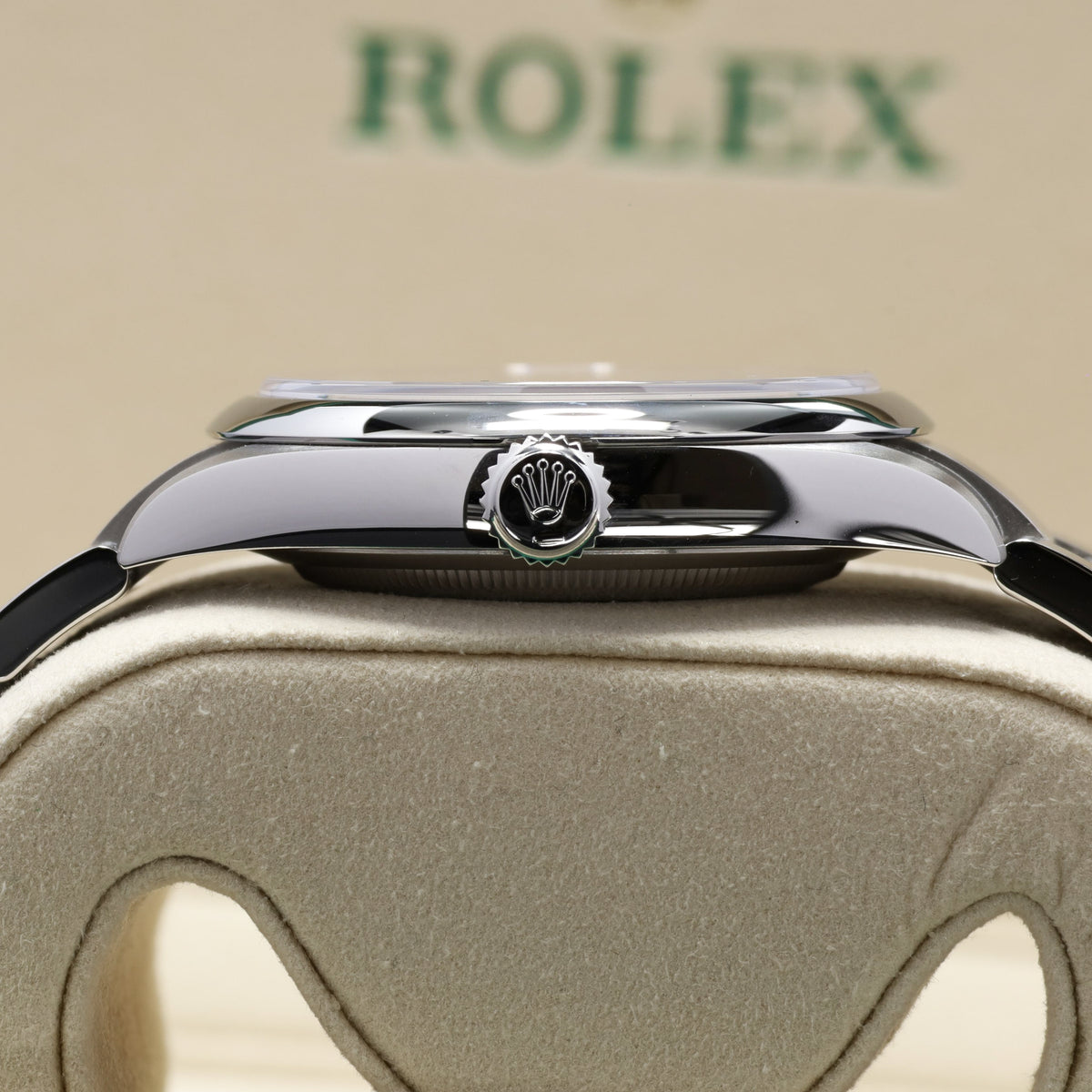 Rolex Oyster Perpetual 2026 Complete 41mm Oystersteeel Med Blue Dial Smooth Domed Bezel Oyster Bracelet 134300