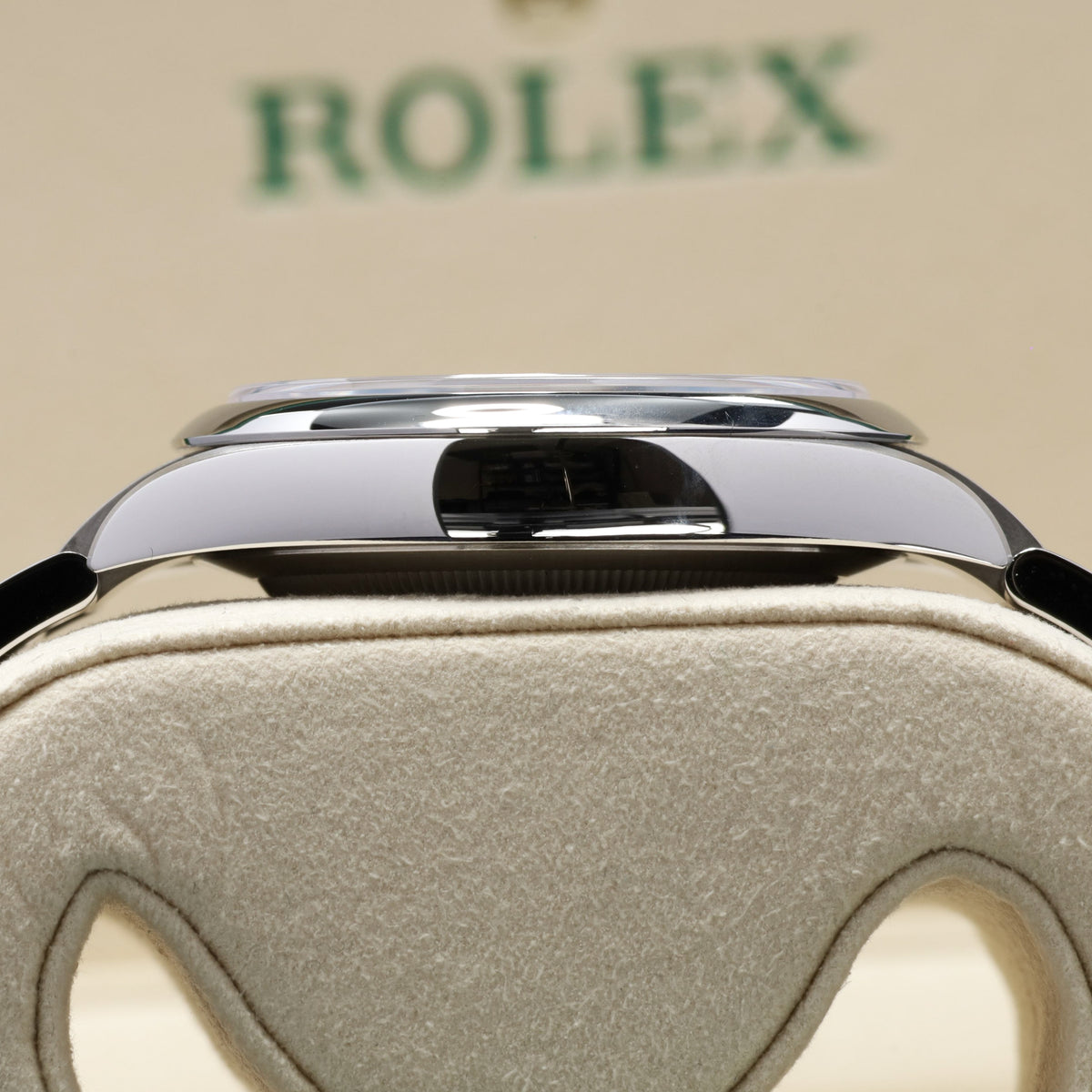 Rolex Oyster Perpetual 2026 Complete 41mm Oystersteeel Med Blue Dial Smooth Domed Bezel Oyster Bracelet 134300