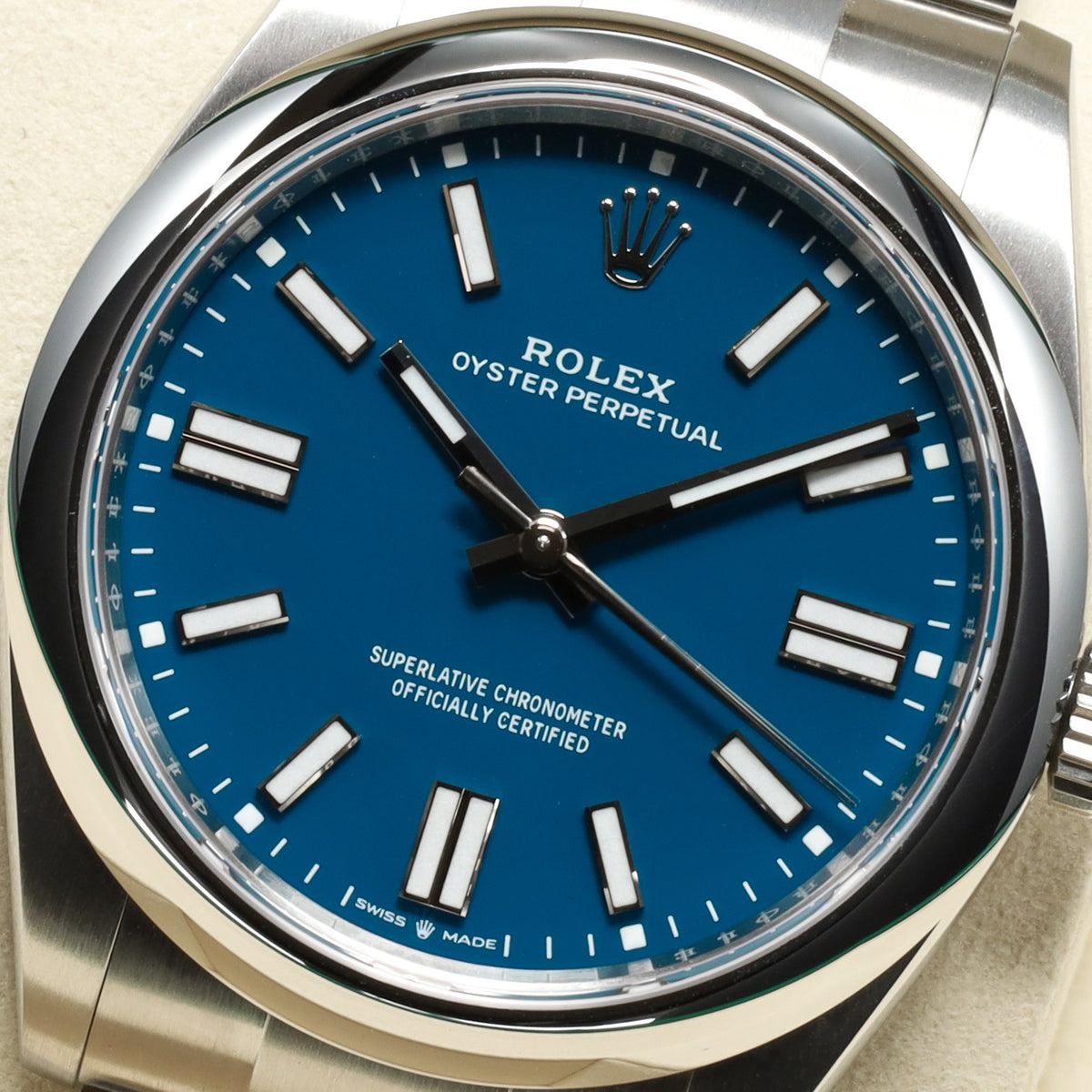 Rolex Oyster Perpetual 2026 Complete 41mm Oystersteeel Med Blue Dial Smooth Domed Bezel Oyster Bracelet 134300