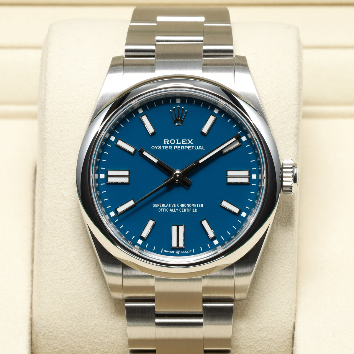 Rolex Oyster Perpetual 2026 Complete 41mm Oystersteeel Med Blue Dial Smooth Domed Bezel Oyster Bracelet 134300