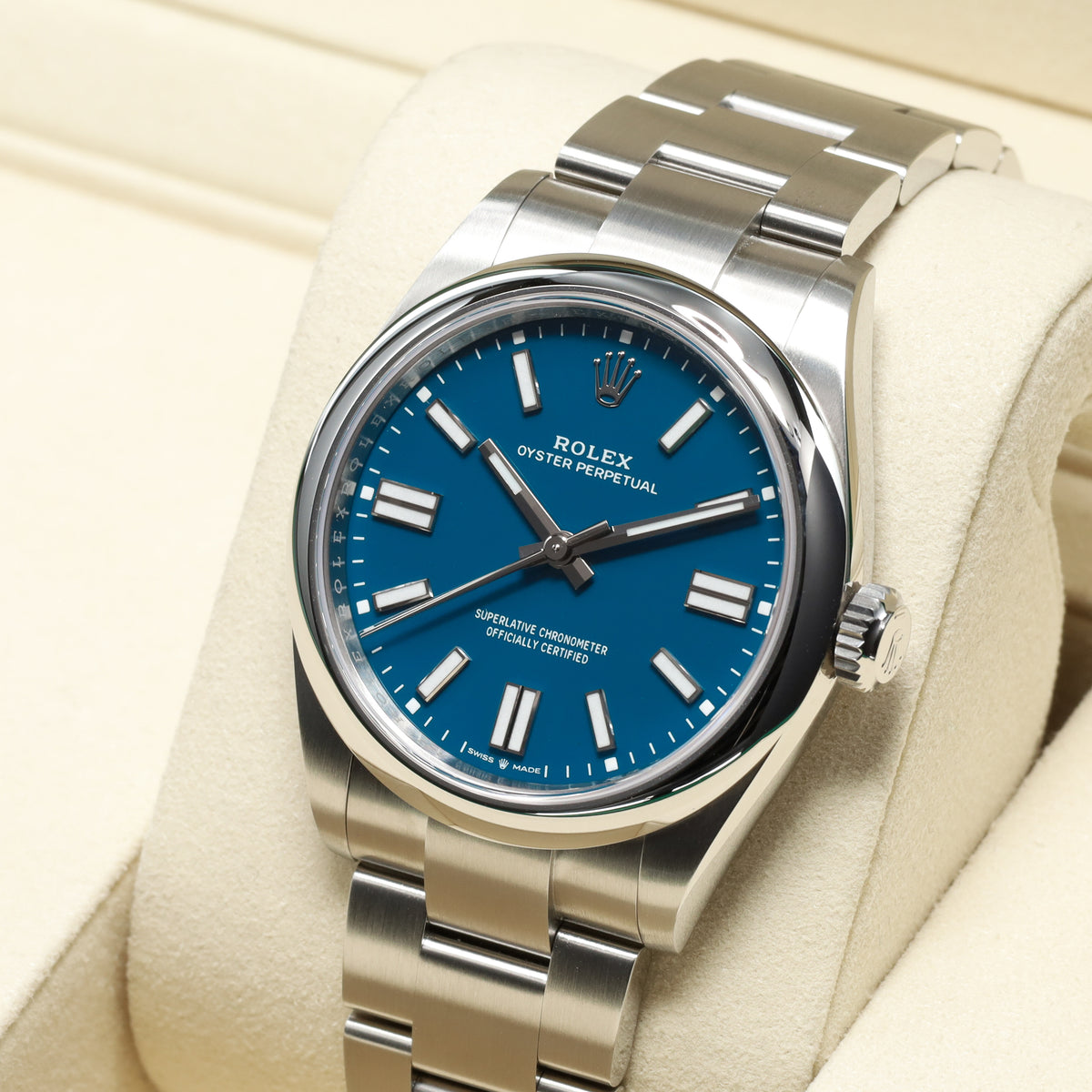 Rolex Oyster Perpetual 2026 Complete 41mm Oystersteeel Med Blue Dial Smooth Domed Bezel Oyster Bracelet 134300