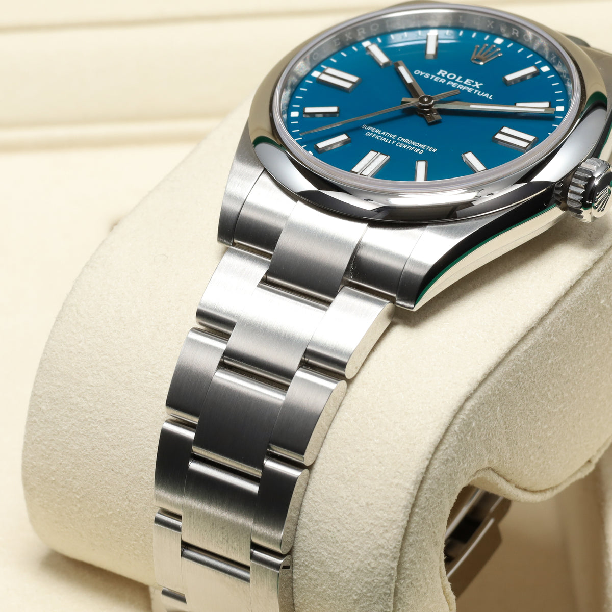 Rolex Oyster Perpetual 2026 Complete 41mm Oystersteeel Med Blue Dial Smooth Domed Bezel Oyster Bracelet 134300