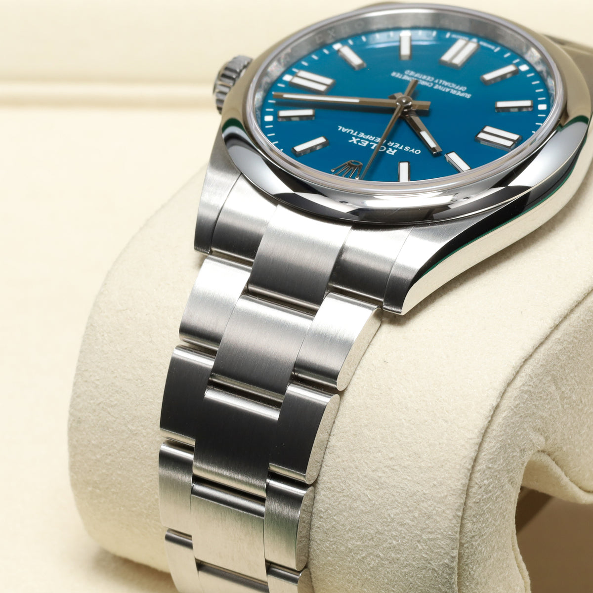 Rolex Oyster Perpetual 2026 Complete 41mm Oystersteeel Med Blue Dial Smooth Domed Bezel Oyster Bracelet 134300