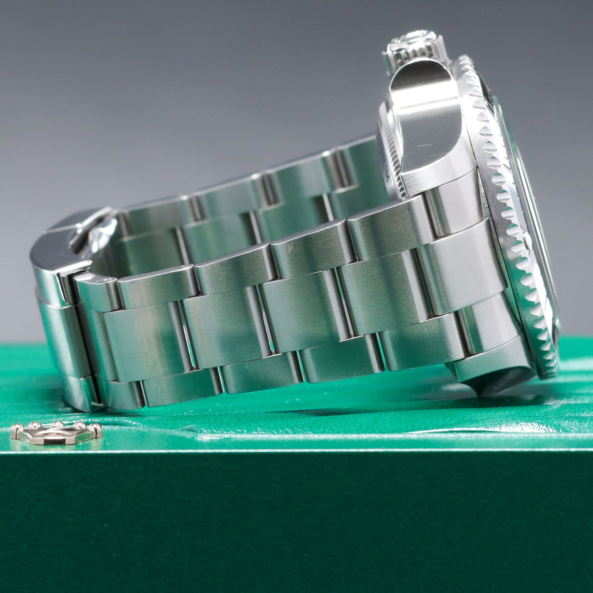 Rolex Sea Dweller 2025 Complete 44mm Oystersteel D-Blue Gradient Dial Black Cerachrom Ceramic Bezel Oyster Bracelet 136660