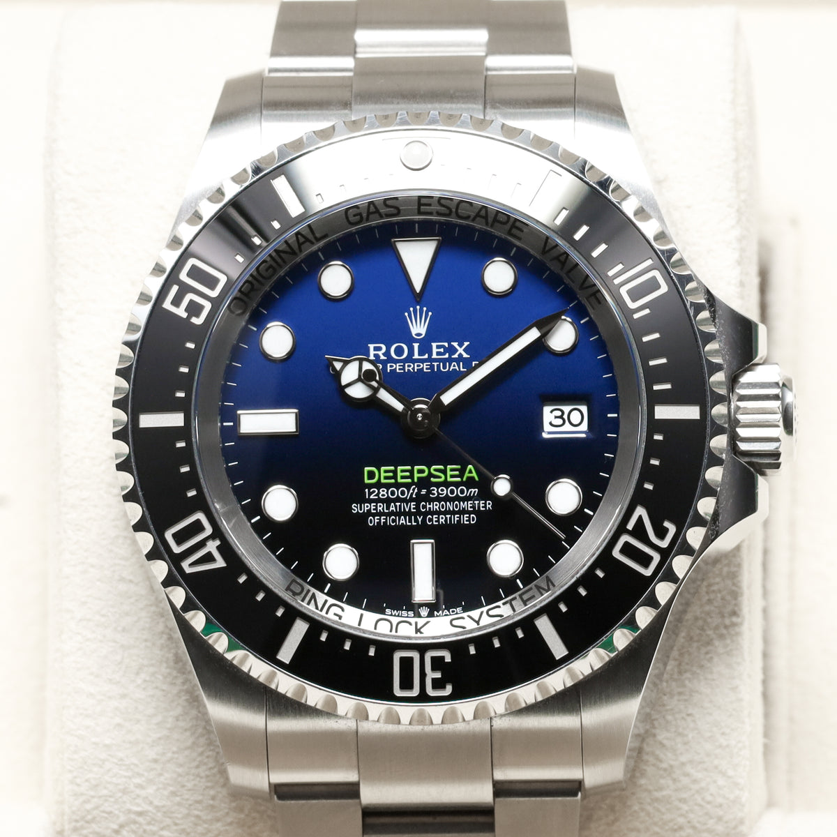 Rolex Sea Dweller 2025 Complete 44mm Oystersteel D-Blue Gradient Dial Black Cerachrom Ceramic Bezel Oyster Bracelet 136660