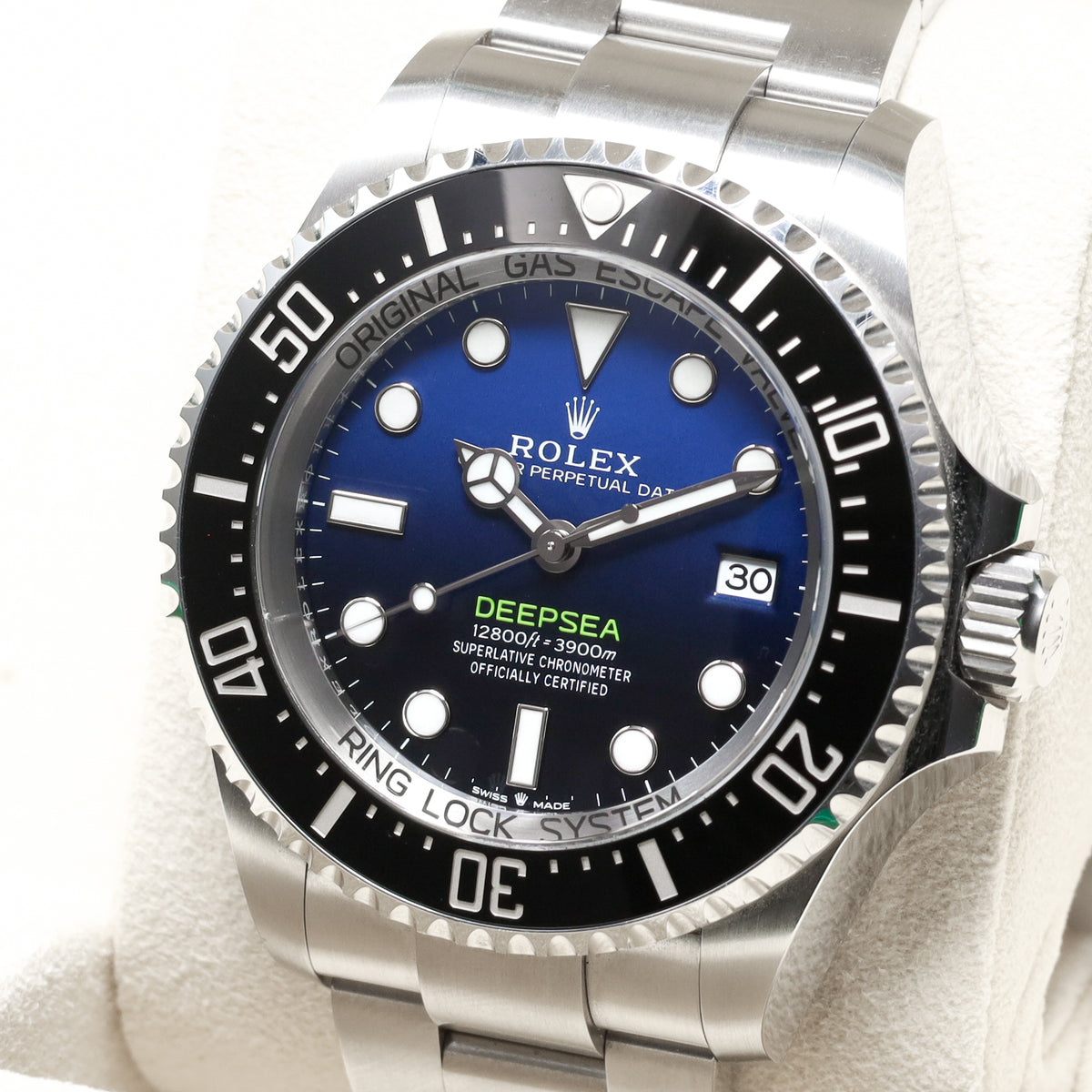 Rolex Sea Dweller 2025 Complete 44mm Oystersteel D-Blue Gradient Dial Black Cerachrom Ceramic Bezel Oyster Bracelet 136660