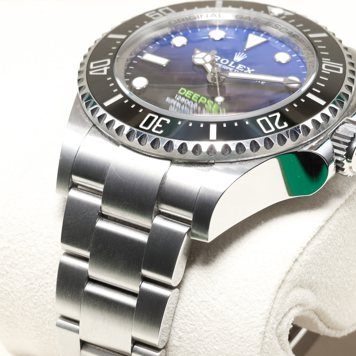 Rolex Sea Dweller 2025 Complete 44mm Oystersteel D-Blue Gradient Dial Black Cerachrom Ceramic Bezel Oyster Bracelet 136660